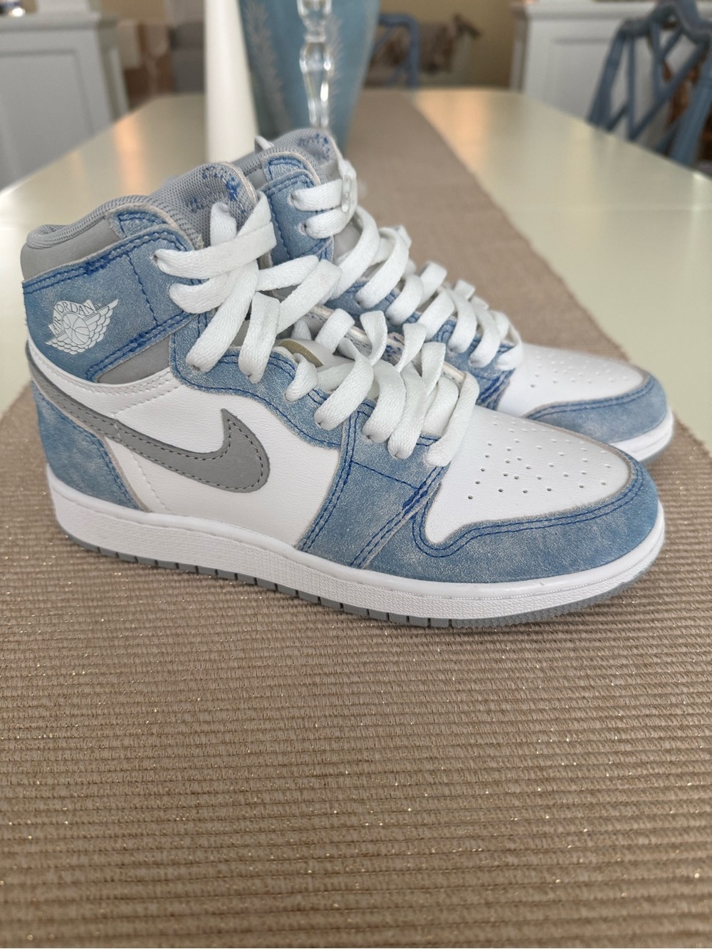 Nike Air Jordan 1 Retro High OG
'Hyper Royal' sneakers